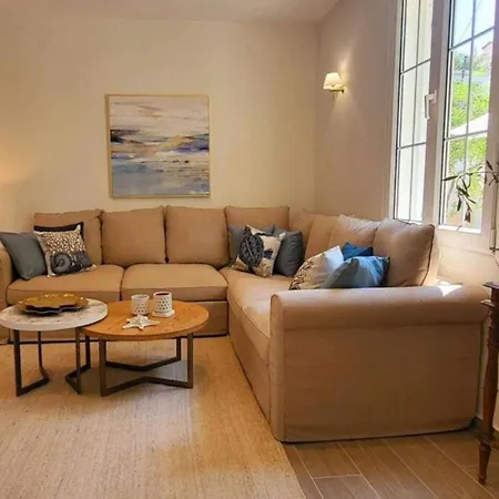 Beautiful House In The * 아르고스톨리온