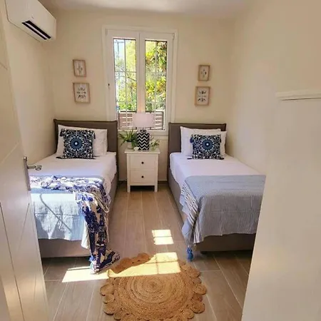 Beautiful House In The * 아르고스톨리온