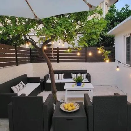 Beautiful House In The ארגוסטולי